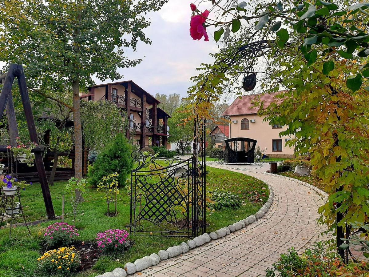 Котедж-Парк Славна Okhtyrka Exterior foto